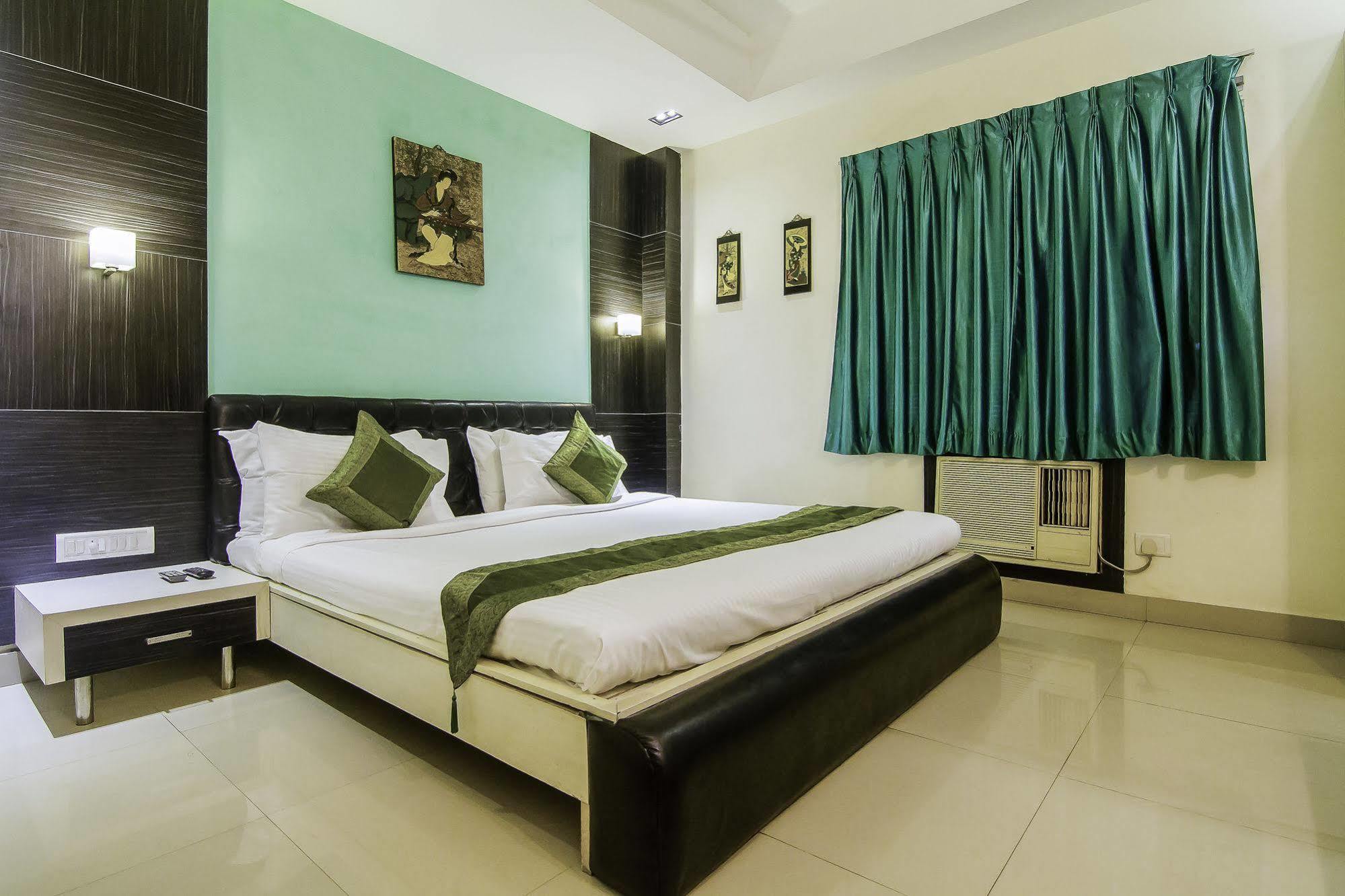 Treebo Trip Hive Hotel Chennai Exterior photo