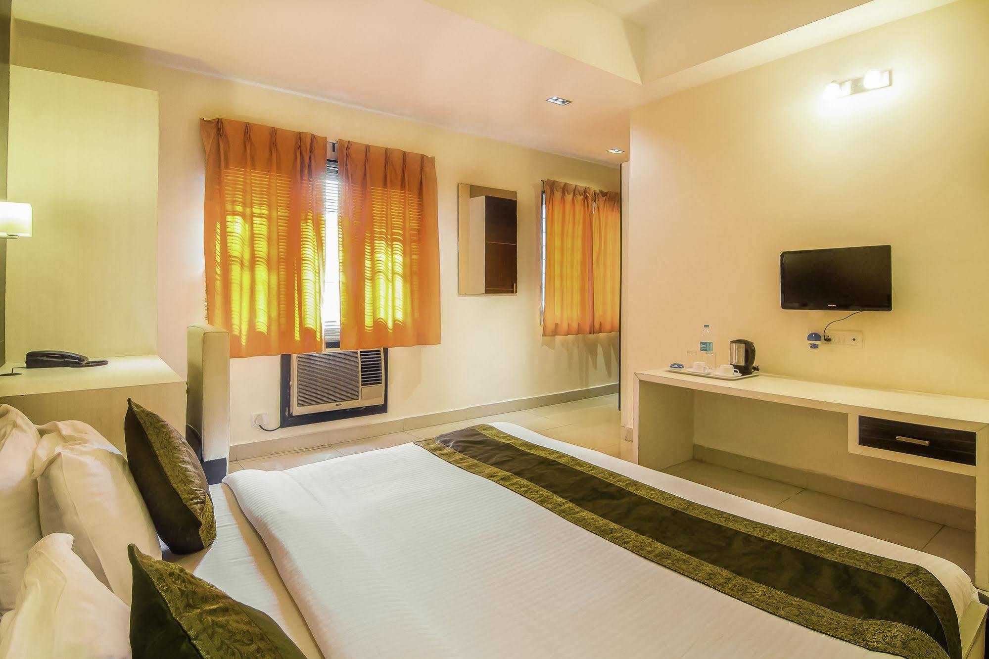 Treebo Trip Hive Hotel Chennai Exterior photo
