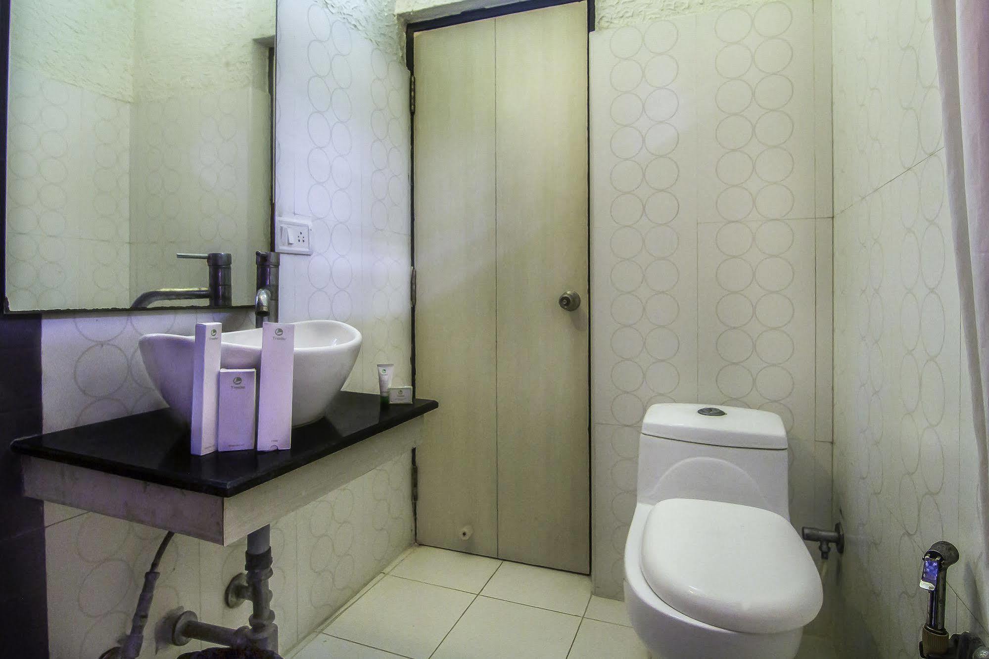 Treebo Trip Hive Hotel Chennai Exterior photo
